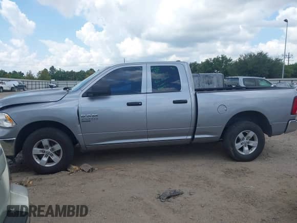 2024 Ram 1500 SLT z VIN 1C6RR7GG8RS124714, wystawiony jako IAAI lot #43207484 z przebiegiem 51 600 mil mil oraz . Historia ofert i sprzedaży dostępna na DreamBid. Obrazek 14.