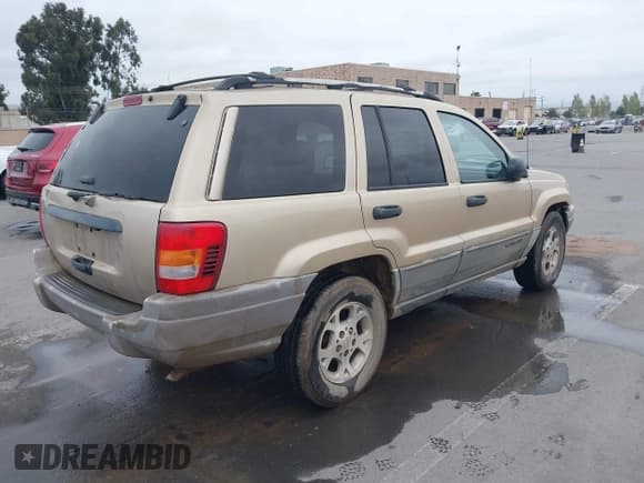 ✅ 1999 Jeep Grand Cherokee Laredo • VIN: 1J4G258S6XC788667 • Lot: 42101081. Wystawiony na IAAI z przebiegiem 255 368 mil. Bezpłatny archiwum sprzedaży aukcyjnych z USA i szczegółowy raport historii pojazdu na DreamBid. Zdjęcie 4.