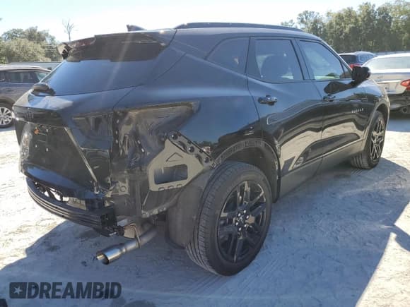 ✅ 2022 Chevrolet Blazer LT • VIN: 3GNKBCR47NS201993 • Lot: 86680625. Listed on Copart with 32,889 mi. Free auction sales archive from the USA and detailed vehicle history report at DreamBid. Image 3.