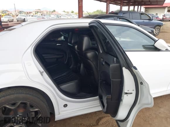 ✅ 2017 Chrysler 300 S • VIN: 2C3CCABG9HH668797 • Lot: 43274064. Listed on IAAI with 161,867 mi. Free auction sales archive from the USA and detailed vehicle history report at DreamBid. Image 8.