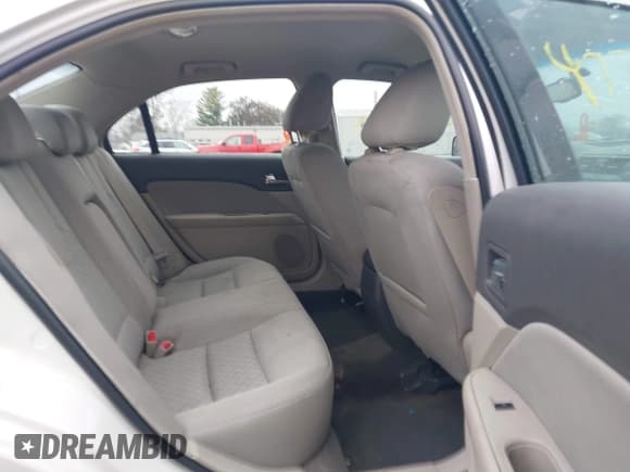 ✅ 2010 Ford Fusion SE • VIN: 3FAHP0HA1AR178700 • Lot: 43734481. Wystawiony na IAAI z przebiegiem 80 996 mil. Bezpłatny archiwum sprzedaży aukcyjnych z USA i szczegółowy raport historii pojazdu na DreamBid. Zdjęcie 8.