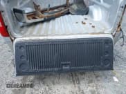 ✅ 2010 Chevrolet Silverado 1500 • VIN: 1GCYKTE22AZ298556 • Lot: 42663885. Wystawiony na IAAI z przebiegiem 189 643 mil. Bezpłatny archiwum sprzedaży aukcyjnych z USA i szczegółowy raport historii pojazdu na DreamBid. Zdjęcie 21.