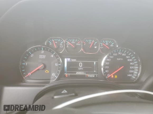 ✅ 2015 Chevrolet Silverado 2500HD LT • VIN: 1GC1KVEG4FF109827 • Lot: 54712205. Wystawiony na Copart z przebiegiem 268 800 mil. Bezpłatny archiwum sprzedaży aukcyjnych z USA i szczegółowy raport historii pojazdu na DreamBid. Zdjęcie 9.