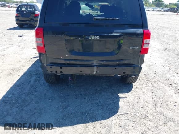 ✅ 2017 Jeep Patriot Sport • VIN: 1C4NJPBA3HD189751 • Lot: 42335625. Listed on IAAI with 70,000 mi. Free auction sales archive from the USA and detailed vehicle history report at DreamBid. Image 6.