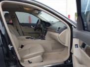 ✅ 2013 Mercedes-Benz C 250 Sport • VIN: WDDGF4HB1DA775813 • Lot: 43523558. Wystawiony na IAAI z przebiegiem Nie podano. Bezpłatny archiwum sprzedaży aukcyjnych z USA i szczegółowy raport historii pojazdu na DreamBid. Zdjęcie 5.