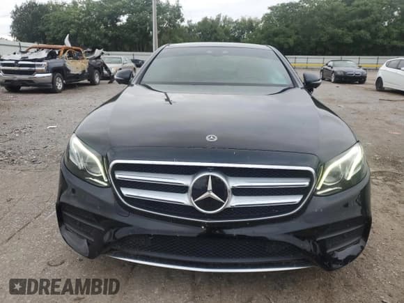 ✅ 2019 Mercedes-Benz E 450 • VIN: WDDZF6JB4KA493158 • Lot: 70905525. Wystawiony na Copart z przebiegiem 53 025 mil. Bezpłatny archiwum sprzedaży aukcyjnych z USA i szczegółowy raport historii pojazdu na DreamBid. Zdjęcie 5.