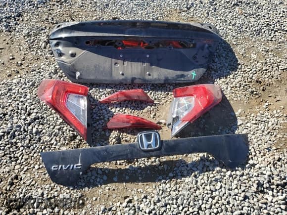 ✅ 2019 Honda Civic LX • VIN: 19XFC2F69KE211345 • Lot: 85010355. Wystawiony na Copart z przebiegiem 62 365 mil. Bezpłatny archiwum sprzedaży aukcyjnych z USA i szczegółowy raport historii pojazdu na DreamBid. Zdjęcie 12.