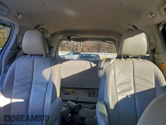 ✅ 2014 Toyota Sienna XLE • VIN: 5TDYK3DC9ES442492 • Lot: 96102275. Listed on Copart with 163,640 mi. Free auction sales archive from the USA and detailed vehicle history report at DreamBid. Image 10.