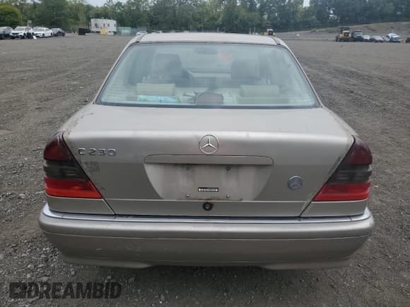 ✅ 1998 Mercedes-Benz C 230/260/280/320 • VIN: WDBHA23G3WA613719 • Lot: 81571245. Wystawiony na Copart z przebiegiem 148 349 mil. Bezpłatny archiwum sprzedaży aukcyjnych z USA i szczegółowy raport historii pojazdu na DreamBid. Zdjęcie 6.