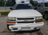 2003 Chevrolet Blazer LS z VIN 1GNDT13X13K179026, wystawiony jako Copart lot #71979684 z przebiegiem 213 519 mil mil oraz Szkoda całkowita • Salvage title. Historia ofert i sprzedaży dostępna na DreamBid. Obrazek 5.