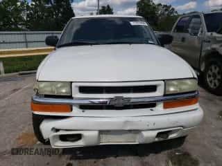 2003 Chevrolet Blazer LS z VIN 1GNDT13X13K179026, wystawiony jako Copart lot #71979684 z przebiegiem 213 519 mil mil oraz Szkoda całkowita • Salvage title. Historia ofert i sprzedaży dostępna na DreamBid. Obrazek 5.