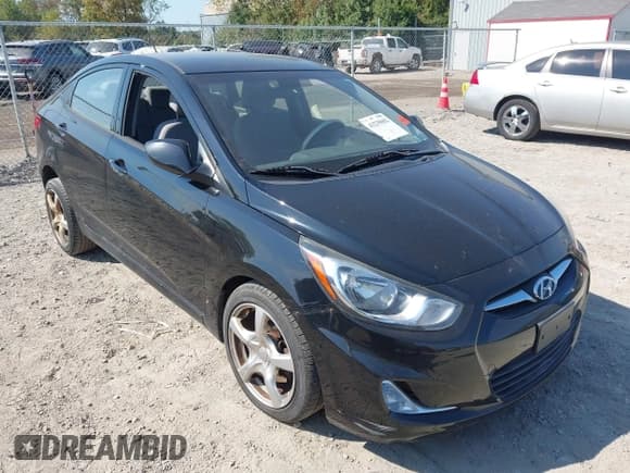 ✅ 2012 Hyundai Accent GLS • VIN: KMHCU4AE0CU068634 • Lot: 43239682. Wystawiony na IAAI z przebiegiem 115 736 mil. Bezpłatny archiwum sprzedaży aukcyjnych z USA i szczegółowy raport historii pojazdu na DreamBid. Zdjęcie 1.