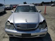 ✅ 2001 Mercedes-Benz C 230/260/280/320 • VIN: WDBRF61J01F089548 • Lot: 58216075. Wystawiony na Copart z przebiegiem Nie podano. Bezpłatny archiwum sprzedaży aukcyjnych z USA i szczegółowy raport historii pojazdu na DreamBid. Zdjęcie 5.