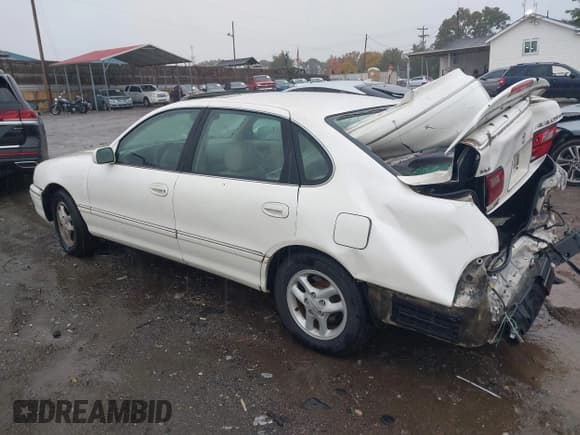 ✅ 1998 Toyota Avalon XL • VIN: 4T1BF18B8WU286082 • Lot: 43517099. Listed on IAAI with 304,146 mi. Free auction sales archive from the USA and detailed vehicle history report at DreamBid. Image 3.