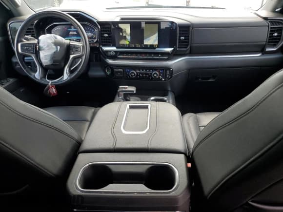 ✅ 2022 Chevrolet Silverado 1500 LTZ • VIN: 3GCUDGET6NG677610 • Lot: 69472375. Wystawiony na Copart z przebiegiem 36 697 mil. Bezpłatny archiwum sprzedaży aukcyjnych z USA i szczegółowy raport historii pojazdu na DreamBid. Zdjęcie 8.