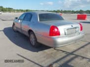 ✅ 2009 Lincoln Town Car Signature Limited • VIN: 2LNHM82V59X622733 • Lot: 43516450. Listed on IAAI with 159,313 mi. Free auction sales archive from the USA and detailed vehicle history report at DreamBid. Image 3.