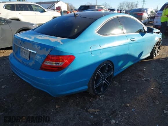 ✅ 2014 Mercedes-Benz C 250 • VIN: WDDGJ4HB8EG211556 • Lot: 40831987. Listed on IAAI with 98,958 mi. Free auction sales archive from the USA and detailed vehicle history report at DreamBid. Image 4.