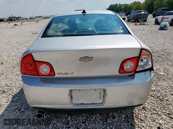 2012 Chevrolet Malibu 1LT z VIN 1G1ZC5EU6CF116093, wystawiony jako Copart lot #80727035 z przebiegiem 260 021 mil mil oraz Szkoda całkowita • Salvage title. Historia ofert i sprzedaży dostępna na DreamBid. Obrazek 6.