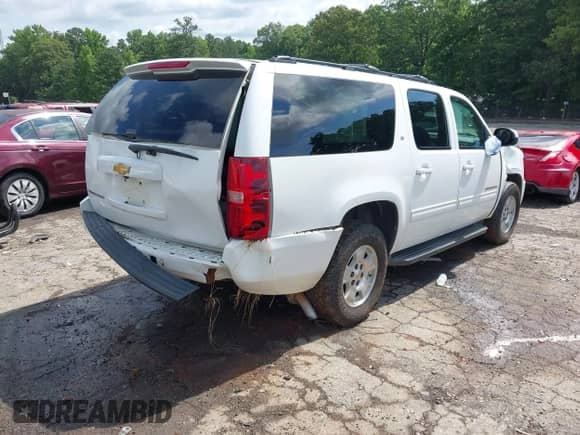 2014 Chevrolet Suburban LT z VIN 1GNSCJE07ER211222, wystawiony jako IAAI lot #42428084 z przebiegiem 214 712 mil mil oraz . Historia ofert i sprzedaży dostępna na DreamBid. Obrazek 4.