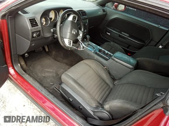 ✅ 2013 Dodge Challenger SXT • VIN: 2C3CDYAG9DH581824 • Lot: 71050824. Wystawiony na Copart z przebiegiem 210 246 mil. Bezpłatny archiwum sprzedaży aukcyjnych z USA i szczegółowy raport historii pojazdu na DreamBid. Zdjęcie 8.