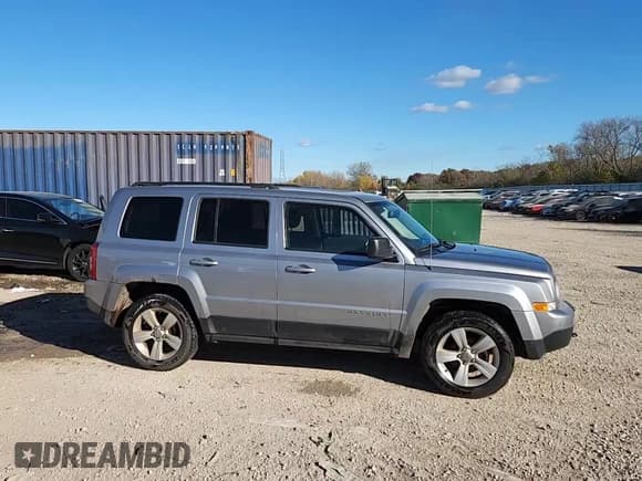 ✅ 2016 Jeep Patriot High Altitude • VIN: 1C4NJRFB3GD683105 • Lot: 90237935. Listed on Copart with 113,484 mi. Free auction sales archive from the USA and detailed vehicle history report at DreamBid. Image 14.
