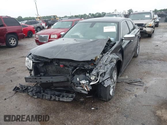 ✅ 2015 Chrysler 300 C • VIN: 2C3CCAEG4FH903728 • Lot: 42425950. Wystawiony na IAAI z przebiegiem 289 661 mil. Bezpłatny archiwum sprzedaży aukcyjnych z USA i szczegółowy raport historii pojazdu na DreamBid. Zdjęcie 6.