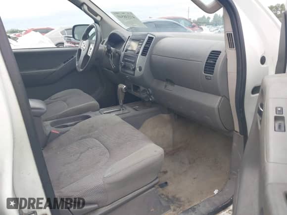 2013 Nissan Frontier SV z VIN 1N6AD0EV3DN719388, wystawiony jako IAAI lot #43338540 z przebiegiem 285 855 mil mil oraz . Historia ofert i sprzedaży dostępna na DreamBid. Obrazek 5.