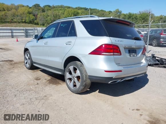 ✅ 2018 Mercedes-Benz GLE 350 • VIN: 4JGDA5HB8JB197521 • Lot: 43328725. Wystawiony na IAAI z przebiegiem 49 178 mil. Bezpłatny archiwum sprzedaży aukcyjnych z USA i szczegółowy raport historii pojazdu na DreamBid. Zdjęcie 3.