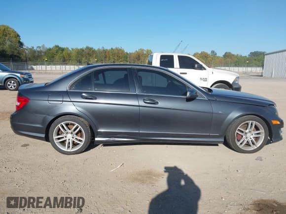 ✅ 2014 Mercedes-Benz C 300 Sport • VIN: WDDGF8AB4EG164562 • Лот: 43339090. Опубликован ранее на IAAI с пробегом 172 793 миль. Бесплатный доступ к архиву аукционных продаж из США и подробный отчёт об истории автомобиля на DreamBid. Изображение 13.