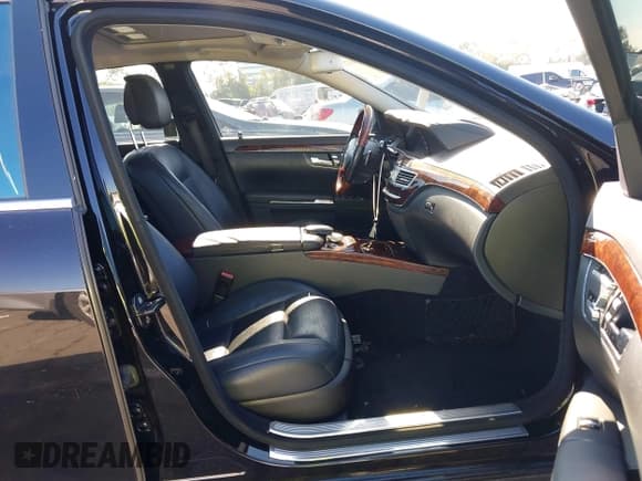 ✅ 2011 Mercedes-Benz S 550 • VIN: WDDNG7BB4BA376857 • Lot: 43661172. Wystawiony na IAAI z przebiegiem 105 762 mil. Bezpłatny archiwum sprzedaży aukcyjnych z USA i szczegółowy raport historii pojazdu na DreamBid. Zdjęcie 5.