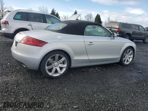 ✅ 2008 Audi TT 3.2L • VIN: TRURD38J481024923 • Lot: 49423885. Wystawiony na Copart z przebiegiem 105 043 mil. Bezpłatny archiwum sprzedaży aukcyjnych z USA i szczegółowy raport historii pojazdu na DreamBid. Zdjęcie 3.