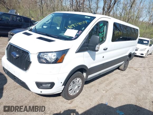 ✅ 2024 Ford Transit Passenger XL • VIN: 1FBAX2YG4RKA02384 • Lot: 41924074. Wystawiony na IAAI z przebiegiem 30 122 mil. Bezpłatny archiwum sprzedaży aukcyjnych z USA i szczegółowy raport historii pojazdu na DreamBid. Zdjęcie 17.