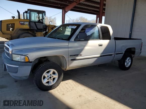 ✅ 1999 Dodge 1500 • VIN: 3B7HF13Z6XM562560 • Lot: 53765115. Listed on Copart with 204,563 mi. Free auction sales archive from the USA and detailed vehicle history report at DreamBid. Image 1.