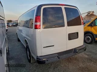 ✅ 2025 Chevrolet Express Passenger LT • VIN: 1GAZGPFP4S1212101 • Лот: 94803295. Опубликован ранее на Copart с пробегом 6 739 миль. Бесплатный доступ к архиву аукционных продаж из США и подробный отчёт об истории автомобиля на DreamBid. Изображение 2.