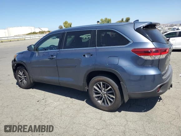 ✅ 2019 Toyota Highlander Hybrid XLE • VIN: 5TDJGRFH9KS053572 • Лот: 66532625. Опубликован ранее на Copart с пробегом 96 093 миль. Бесплатный доступ к архиву аукционных продаж из США и подробный отчёт об истории автомобиля на DreamBid. Изображение 2.