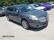 ✅ 2010 Lincoln MKT • VIN: 2LMHJ5FRXABJ20326 • Lot: 42785607. Wystawiony na IAAI z przebiegiem 126 265 mil. Bezpłatny archiwum sprzedaży aukcyjnych z USA i szczegółowy raport historii pojazdu na DreamBid. Zdjęcie 1.