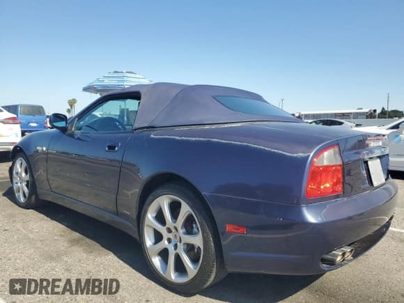 ✅ 2003 Maserati Spyder • VIN: ZAMBB18A330009779 • Лот: 57887205. Опубликован ранее на Copart с пробегом 91 936 миль. Бесплатный доступ к архиву аукционных продаж из США и подробный отчёт об истории автомобиля на DreamBid. Изображение 2.