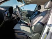 ✅ 2020 Hyundai Kona SEL • VIN: KM8K22AA9LU494261 • Lot: 84384475. Wystawiony na Copart z przebiegiem 86 434 mil. Bezpłatny archiwum sprzedaży aukcyjnych z USA i szczegółowy raport historii pojazdu na DreamBid. Zdjęcie 7.