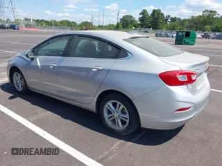 2017 Chevrolet Cruze LT z VIN 1G1BE5SMXH7102487, wystawiony jako IAAI lot #43137626 z przebiegiem 166 533 mil mil oraz . Historia ofert i sprzedaży dostępna na DreamBid. Obrazek 3.