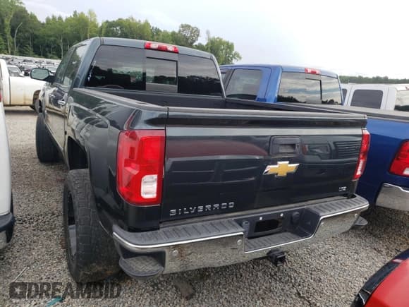 ✅ 2018 Chevrolet Silverado 1500 • VIN: TNV1N230158399080 • Лот: 63489073. Опубликован ранее на Copart с пробегом 80 942 миль. Бесплатный доступ к архиву аукционных продаж из США и подробный отчёт об истории автомобиля на DreamBid. Изображение 3.