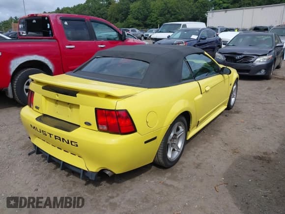 ✅ 2001 Ford Mustang GT Deluxe • VIN: 1FAFP45X21F177608 • Lot: 43175543. Wystawiony na IAAI z przebiegiem 152 738 mil. Bezpłatny archiwum sprzedaży aukcyjnych z USA i szczegółowy raport historii pojazdu na DreamBid. Zdjęcie 4.