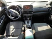 ✅ 2019 Hyundai Kona SE • VIN: KM8K1CAA8KU304358 • Лот: 57342854. Опубликован ранее на Copart с пробегом 49 634 миль. Бесплатный доступ к архиву аукционных продаж из США и подробный отчёт об истории автомобиля на DreamBid. Изображение 8.