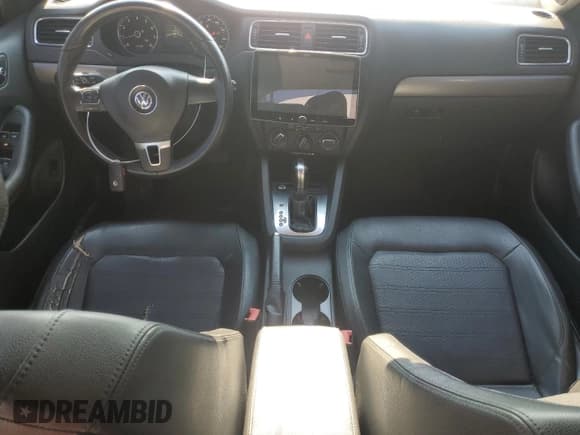 ✅ 2013 Volkswagen Jetta SEL • VIN: 3VWLP7AJ2DM256763 • Lot: 69749815. Wystawiony na Copart z przebiegiem 172 905 mil. Bezpłatny archiwum sprzedaży aukcyjnych z USA i szczegółowy raport historii pojazdu na DreamBid. Zdjęcie 8.