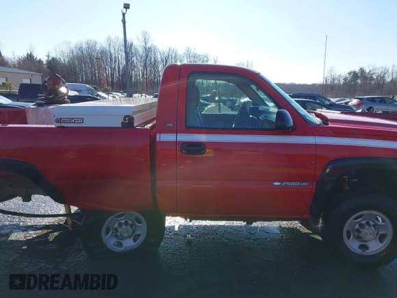 ✅ 2005 Chevrolet Silverado 2500HD Work Truck • VIN: 1GCHC24U15E336396 • Лот: 41334387. Опубликован ранее на IAAI с пробегом 196 645 миль. Бесплатный доступ к архиву аукционных продаж из США и подробный отчёт об истории автомобиля на DreamBid. Изображение 13.