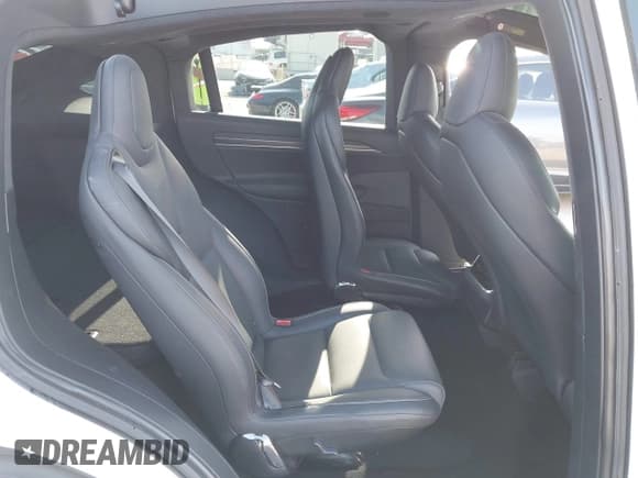 ✅ 2022 Tesla Model X Plaid • VIN: 7SAXCBE63NF337529 • Lot: 42066904. Wystawiony na IAAI z przebiegiem 56 933 mil. Bezpłatny archiwum sprzedaży aukcyjnych z USA i szczegółowy raport historii pojazdu na DreamBid. Zdjęcie 8.