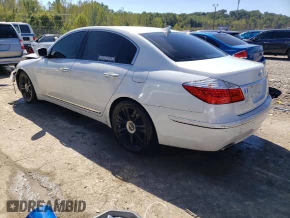 2009 Hyundai Genesis z VIN KMHGC46F79U054812, wystawiony jako Copart lot #73686994 z przebiegiem 105 762 mil mil oraz Nie do naprawy • Non repairable. Historia ofert i sprzedaży dostępna na DreamBid. Obrazek 2.