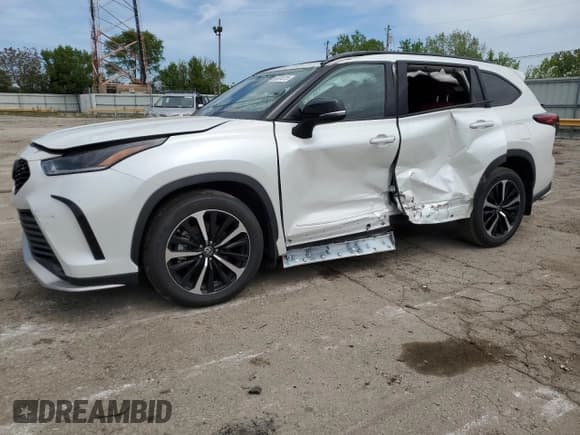 ✅ 2022 Toyota Highlander XSE • VIN: 5TDJZRBH5NS169744 • Lot: 56624015. Listed on Copart with 38,130 mi. Free auction sales archive from the USA and detailed vehicle history report at DreamBid. Image 1.