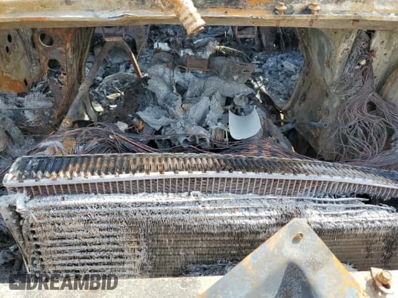 ✅ 2000 Ford Econoline Cargo • VIN: 1FTNE2424YHB40676 • Лот: 53939115. Опубликован ранее на Copart с пробегом Не указан. Бесплатный доступ к архиву аукционных продаж из США и подробный отчёт об истории автомобиля на DreamBid. Изображение 12.