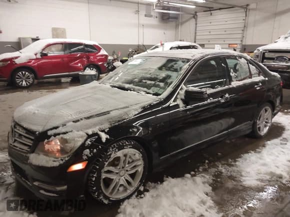✅ 2014 Mercedes-Benz C 250 Sport • VIN: WDDGF4HB1ER309401 • Lot: 43865931. Listed on IAAI with 137,663 mi. Free auction sales archive from the USA and detailed vehicle history report at DreamBid. Image 2.