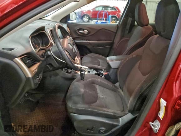 ✅ 2016 Jeep Cherokee Latitude • VIN: 1C4PJMCS3GW215945 • Лот: 94505255. Опубликован ранее на Copart с пробегом 135 173 миль. Бесплатный доступ к архиву аукционных продаж из США и подробный отчёт об истории автомобиля на DreamBid. Изображение 7.